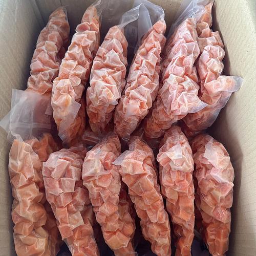 เนื้อแซลมอนหั่นเต๋าเล็ก  เนื้อแซลมอนหั่นแบบลูกเต๋า ขนาดเล็ก