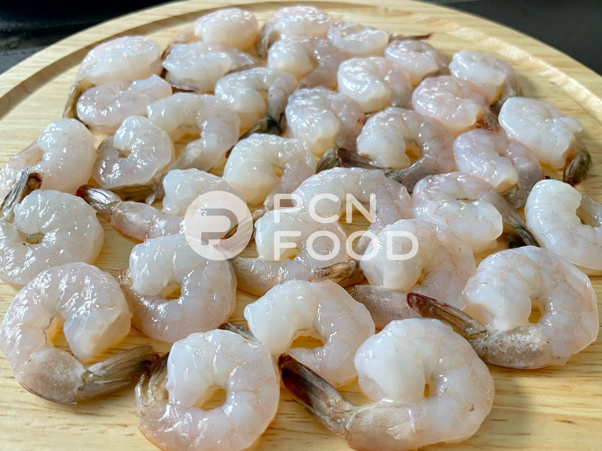 กุ้งขาวแกะเปลือกไว้หางดิบ แช่แข็ง 51-60 ตัวต่อโล ราคาส่ง | PCN Food