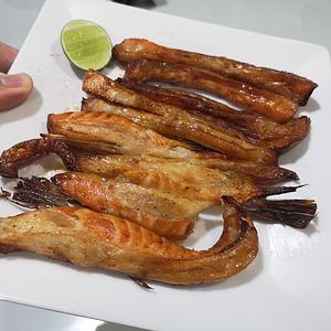 ท้องปลาแซลมอน 1-3 ซม. ตัดแต่งส่วนท้องขนาดความกว้าง 1-3 cm.